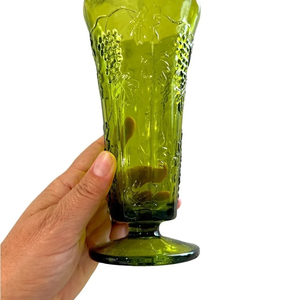 Glass Vase Indiana Glass Emerald Green Harvest Grape 10” Tall Vintage